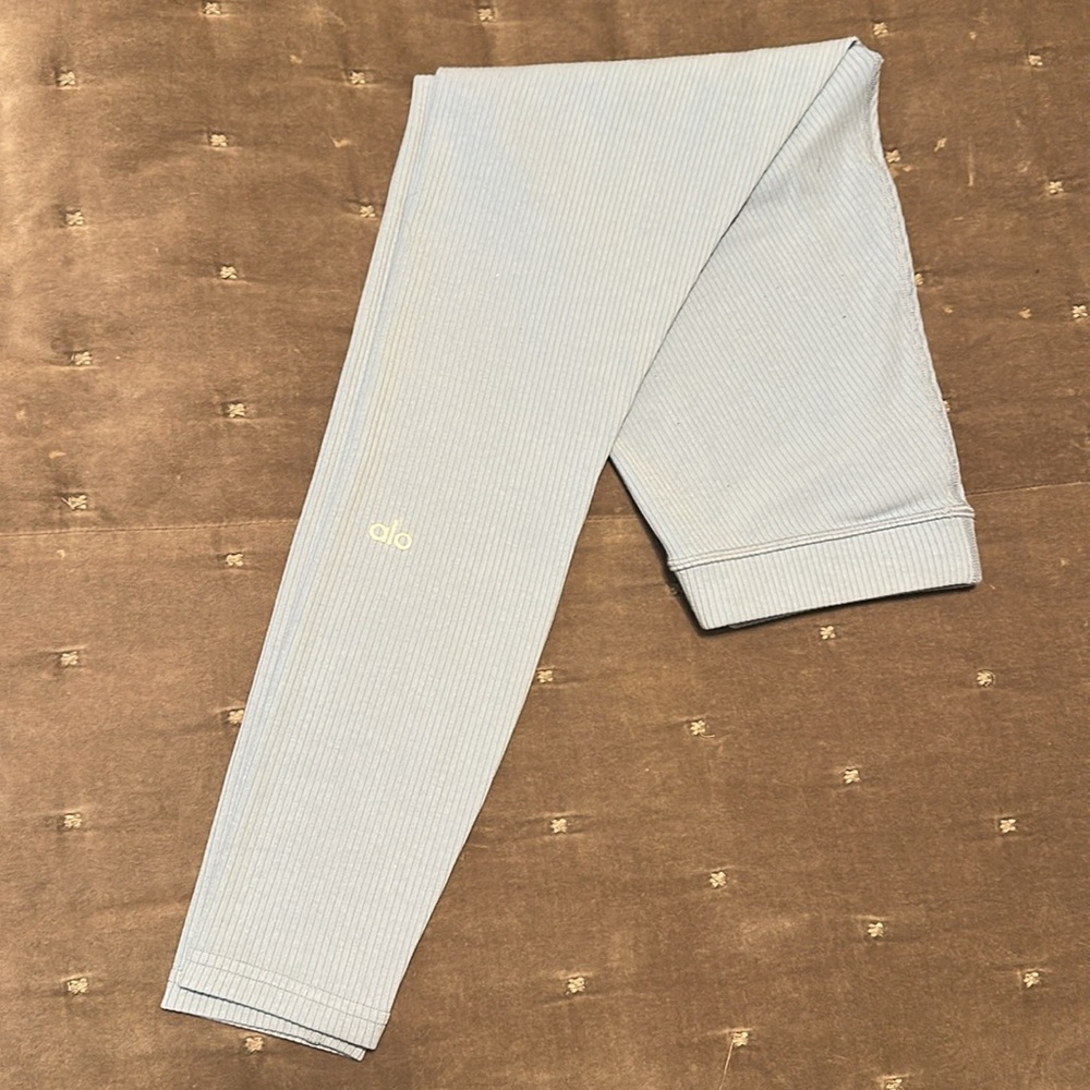 Alo Yoga Leggings - Picture 3 of 5